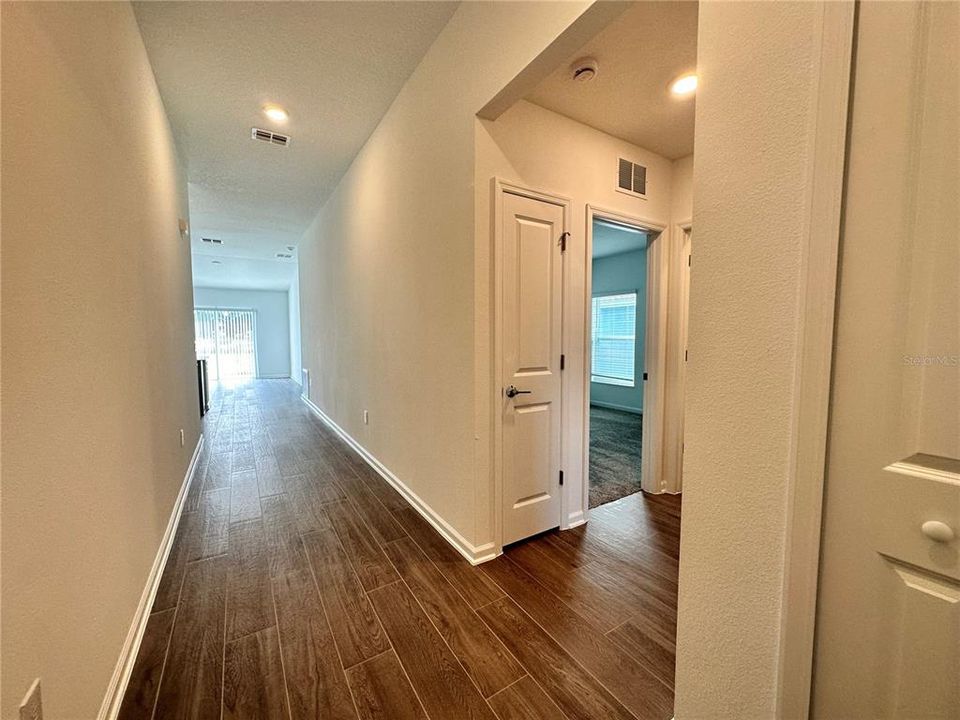 Под контрактом: $1,999 (3 спален, 2 ванн, 1560 Квадратных фут)