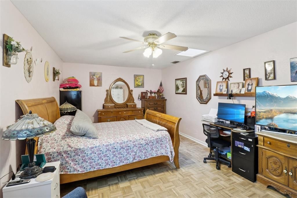 For Sale: $349,900 (4 beds, 2 baths, 2631 Square Feet)