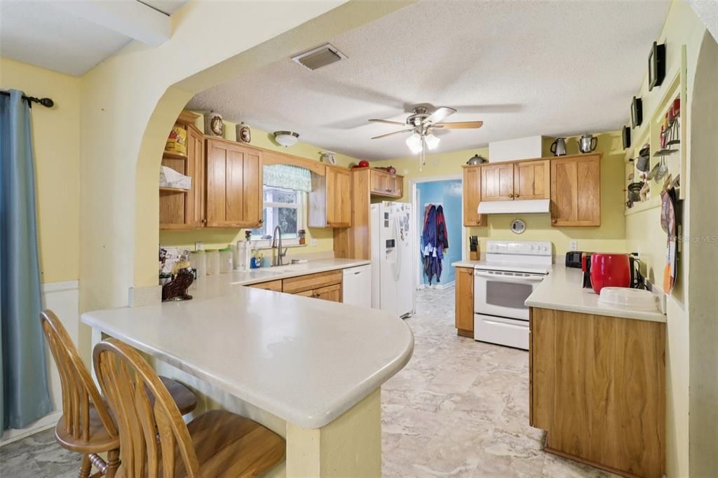 For Sale: $349,900 (4 beds, 2 baths, 2631 Square Feet)