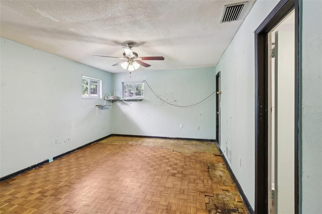 For Sale: $349,900 (4 beds, 2 baths, 2631 Square Feet)