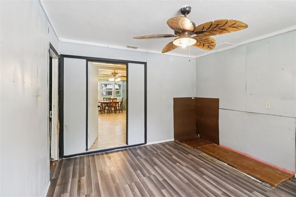 For Sale: $349,900 (4 beds, 2 baths, 2631 Square Feet)