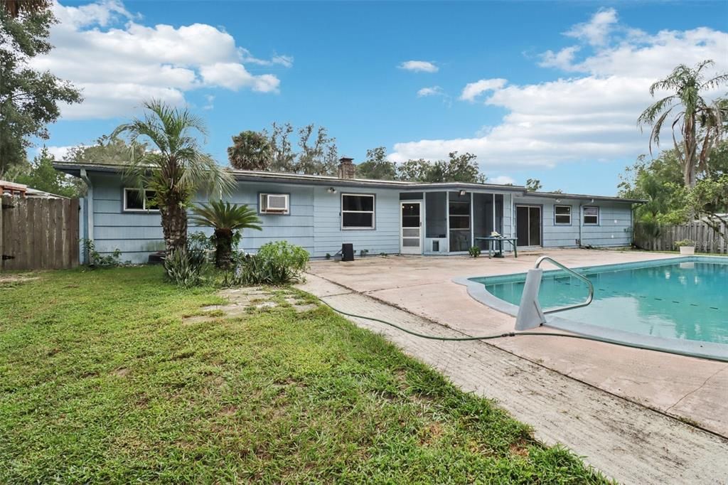 For Sale: $349,900 (4 beds, 2 baths, 2631 Square Feet)