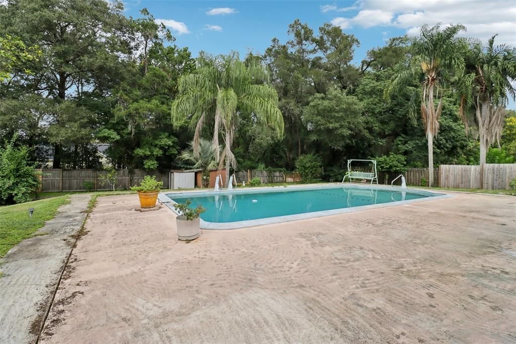 For Sale: $349,900 (4 beds, 2 baths, 2631 Square Feet)