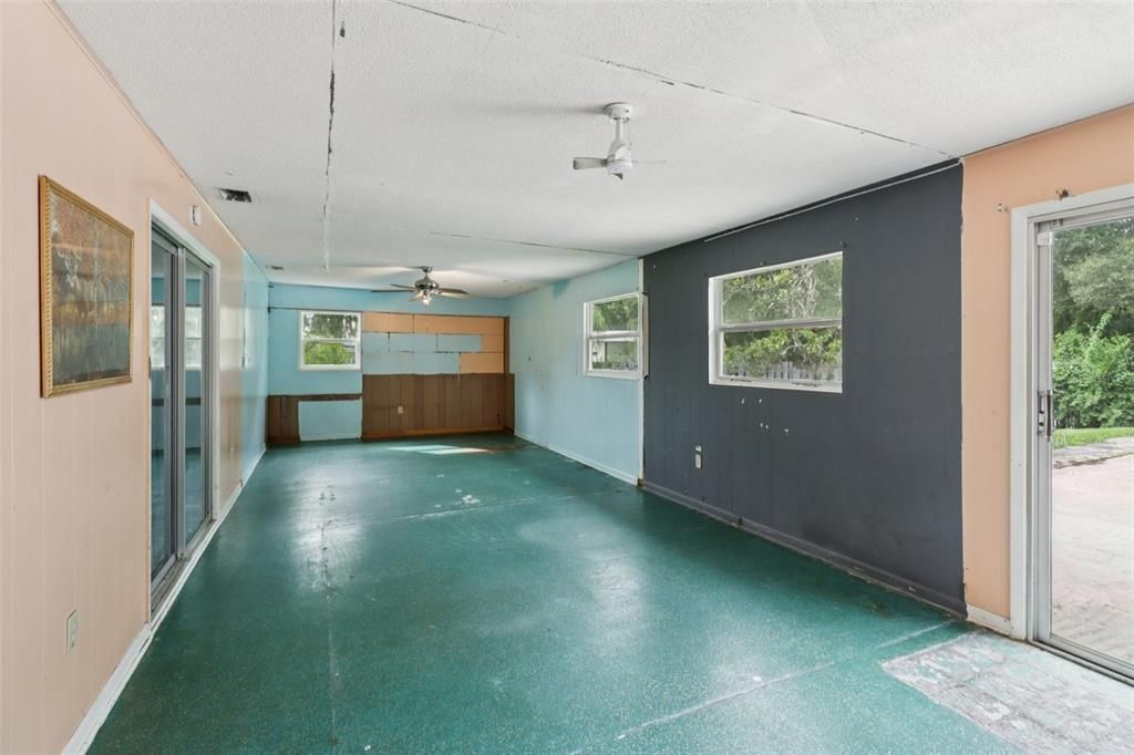 For Sale: $349,900 (4 beds, 2 baths, 2631 Square Feet)