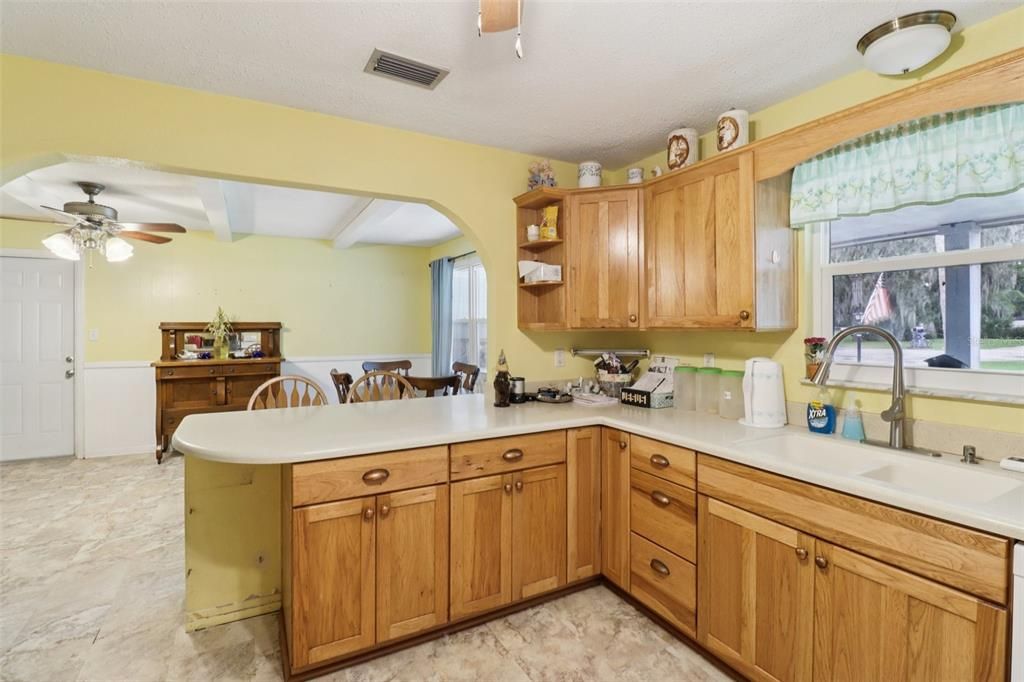 For Sale: $349,900 (4 beds, 2 baths, 2631 Square Feet)