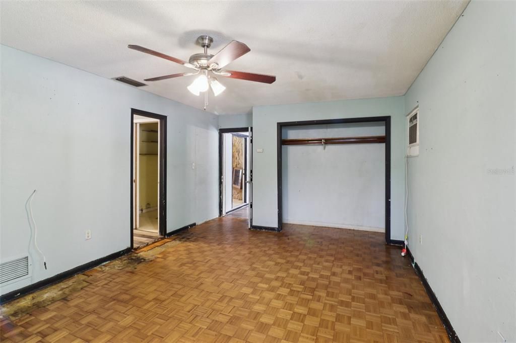 For Sale: $349,900 (4 beds, 2 baths, 2631 Square Feet)