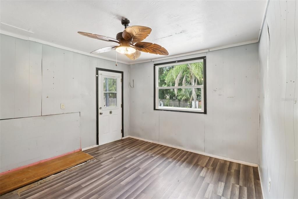 For Sale: $349,900 (4 beds, 2 baths, 2631 Square Feet)