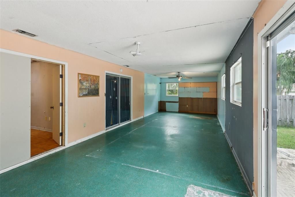 For Sale: $349,900 (4 beds, 2 baths, 2631 Square Feet)