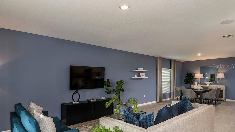 合同活跃: $343,000 (4 贝兹, 3 浴室, 2106 平方英尺)