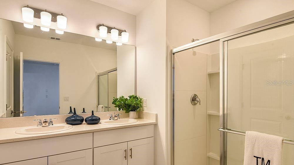 合同活跃: $343,000 (4 贝兹, 3 浴室, 2106 平方英尺)