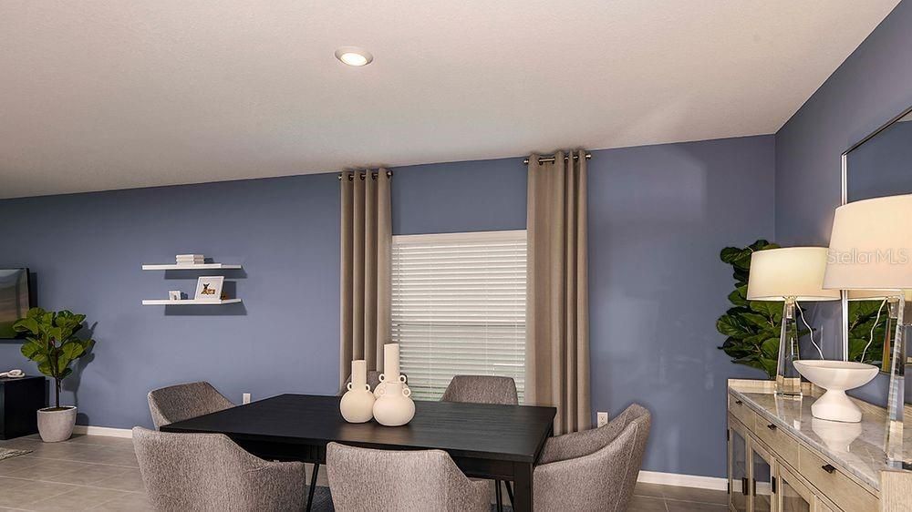 合同活跃: $343,000 (4 贝兹, 3 浴室, 2106 平方英尺)