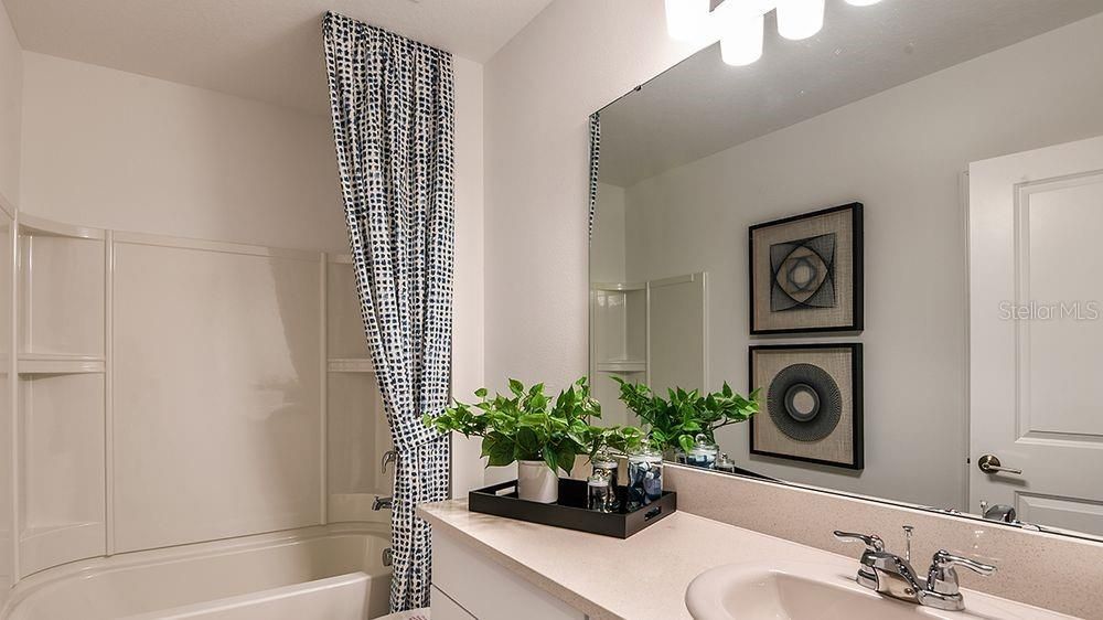 合同活跃: $343,000 (4 贝兹, 3 浴室, 2106 平方英尺)