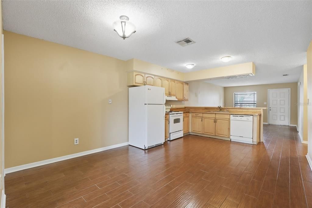 В аренду: $1,650 (2 спален, 2 ванн, 1014 Квадратных фут)