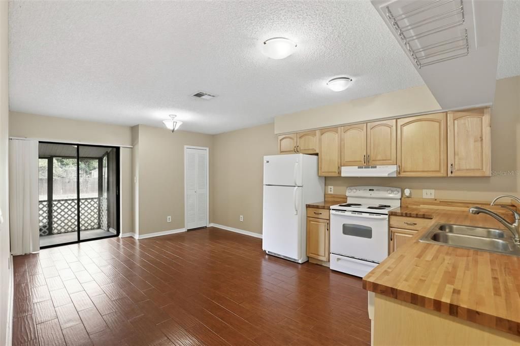 В аренду: $1,650 (2 спален, 2 ванн, 1014 Квадратных фут)