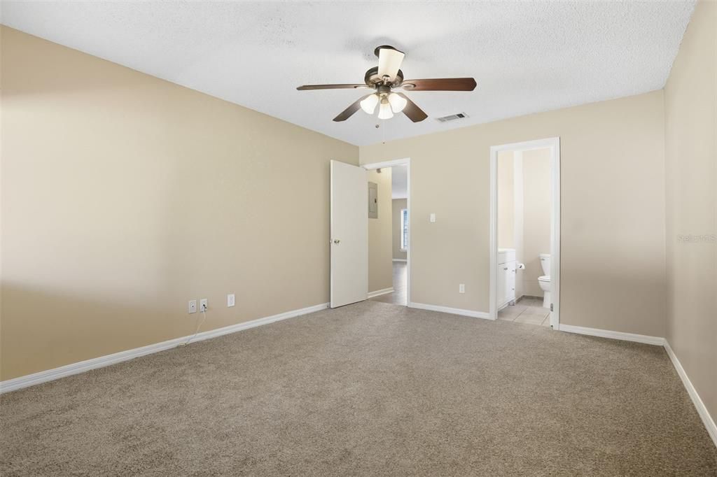 В аренду: $1,650 (2 спален, 2 ванн, 1014 Квадратных фут)