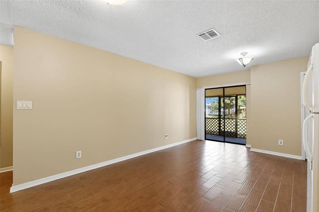 В аренду: $1,650 (2 спален, 2 ванн, 1014 Квадратных фут)