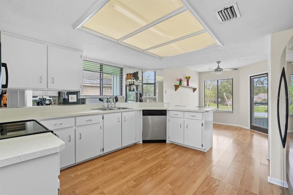 En Venta: $160,000 (2 camas, 2 baños, 1330 Pies cuadrados)