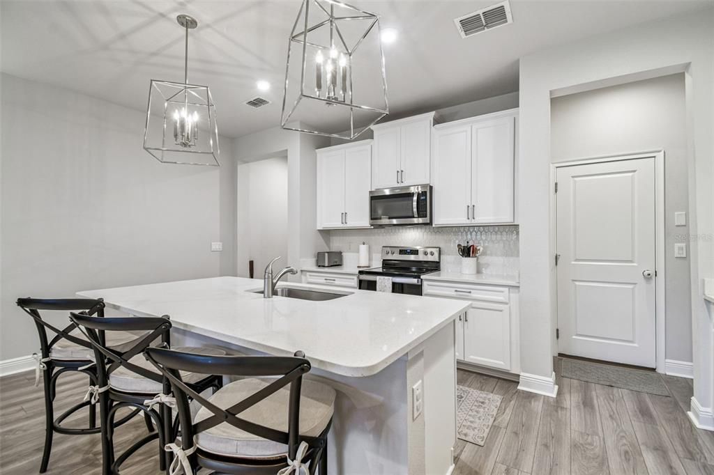 Active With Contract: $415,000 (3 beds, 2 baths, 1968 Square Feet)