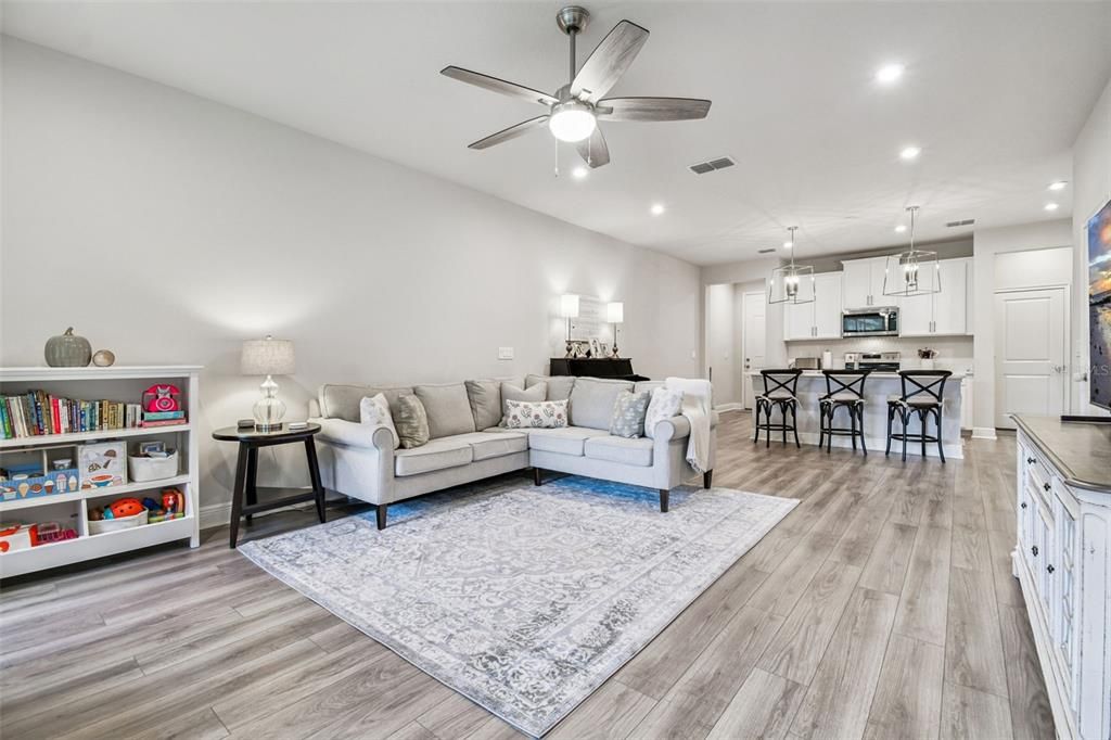 Active With Contract: $415,000 (3 beds, 2 baths, 1968 Square Feet)