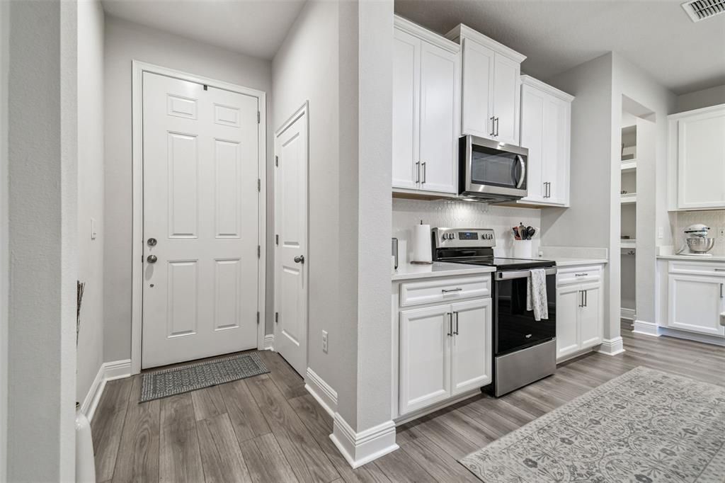 Active With Contract: $415,000 (3 beds, 2 baths, 1968 Square Feet)