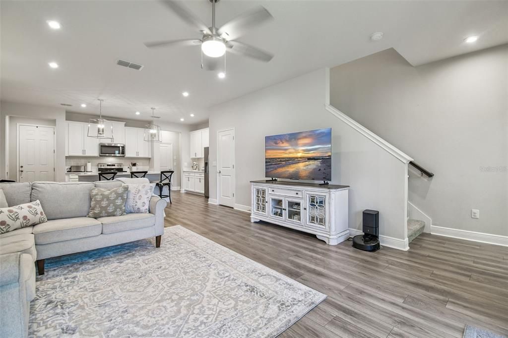 Active With Contract: $415,000 (3 beds, 2 baths, 1968 Square Feet)