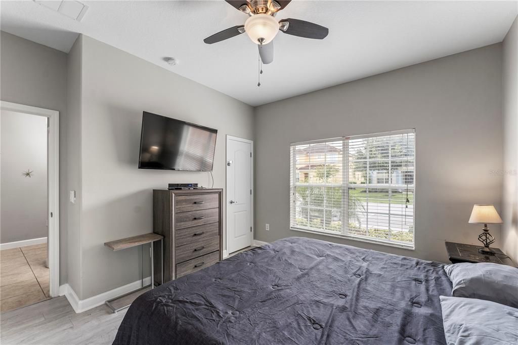 For Rent: $2,600 (4 beds, 3 baths, 1902 Square Feet)