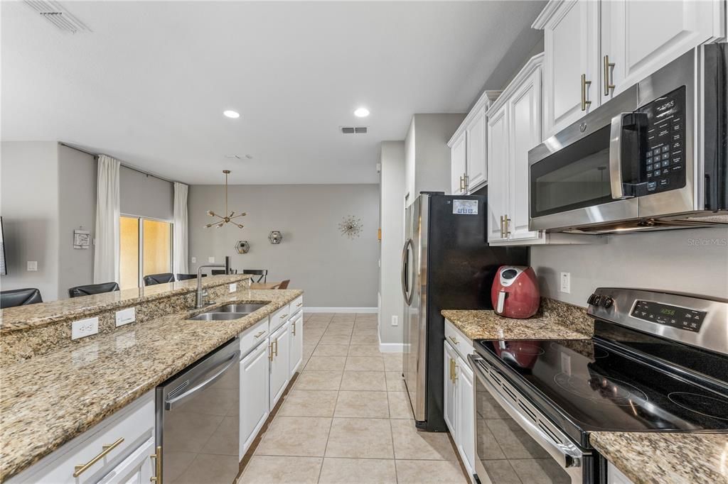 For Rent: $2,600 (4 beds, 3 baths, 1902 Square Feet)