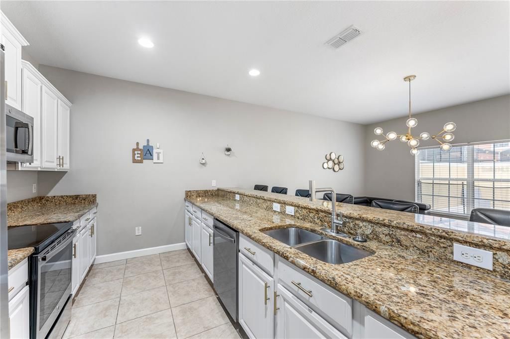 For Rent: $2,600 (4 beds, 3 baths, 1902 Square Feet)