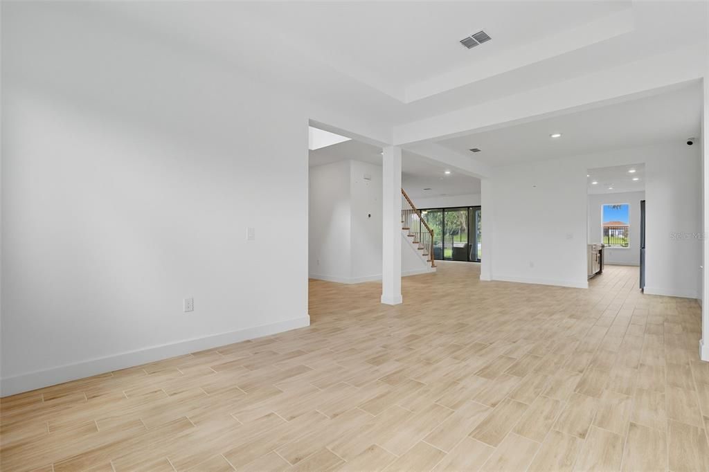 Под контрактом: $589,000 (4 спален, 3 ванн, 3436 Квадратных фут)