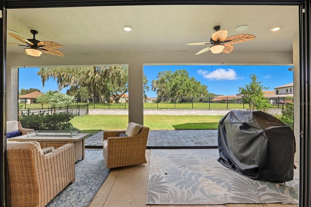 Под контрактом: $589,000 (4 спален, 3 ванн, 3436 Квадратных фут)