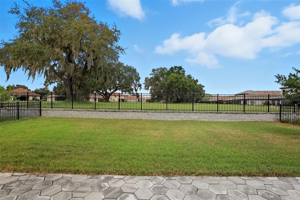 Под контрактом: $589,000 (4 спален, 3 ванн, 3436 Квадратных фут)