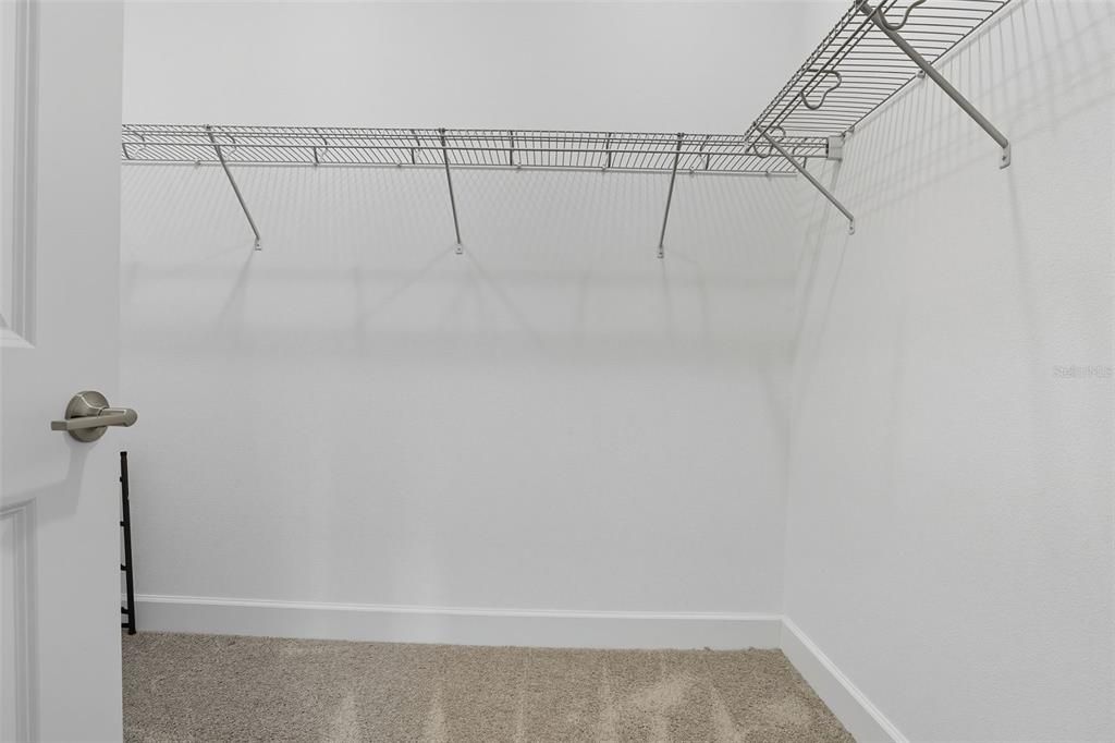 Под контрактом: $589,000 (4 спален, 3 ванн, 3436 Квадратных фут)