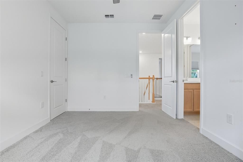 Под контрактом: $589,000 (4 спален, 3 ванн, 3436 Квадратных фут)