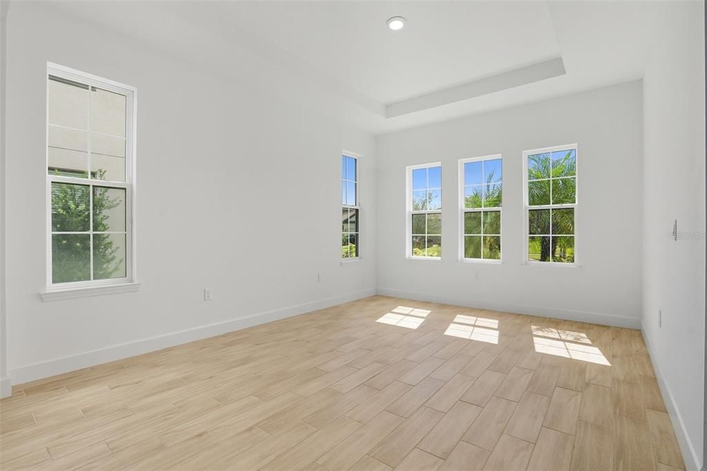 Под контрактом: $589,000 (4 спален, 3 ванн, 3436 Квадратных фут)