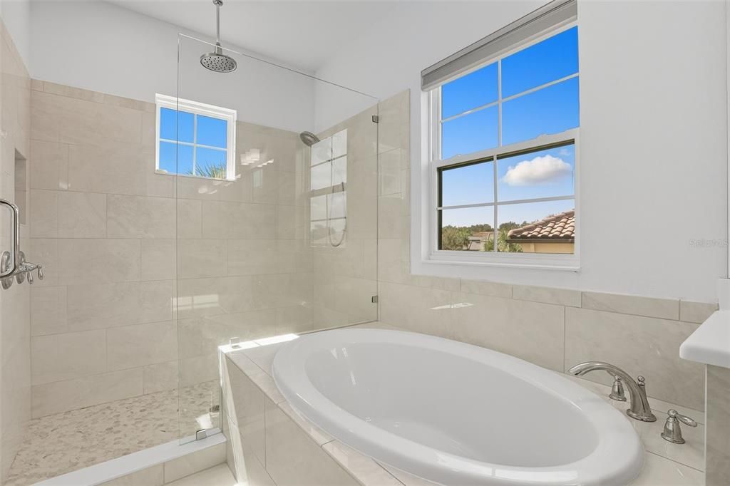 Под контрактом: $589,000 (4 спален, 3 ванн, 3436 Квадратных фут)