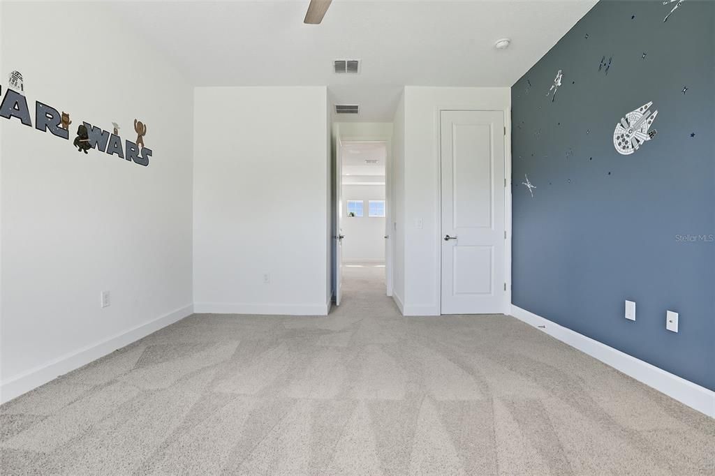 Под контрактом: $589,000 (4 спален, 3 ванн, 3436 Квадратных фут)