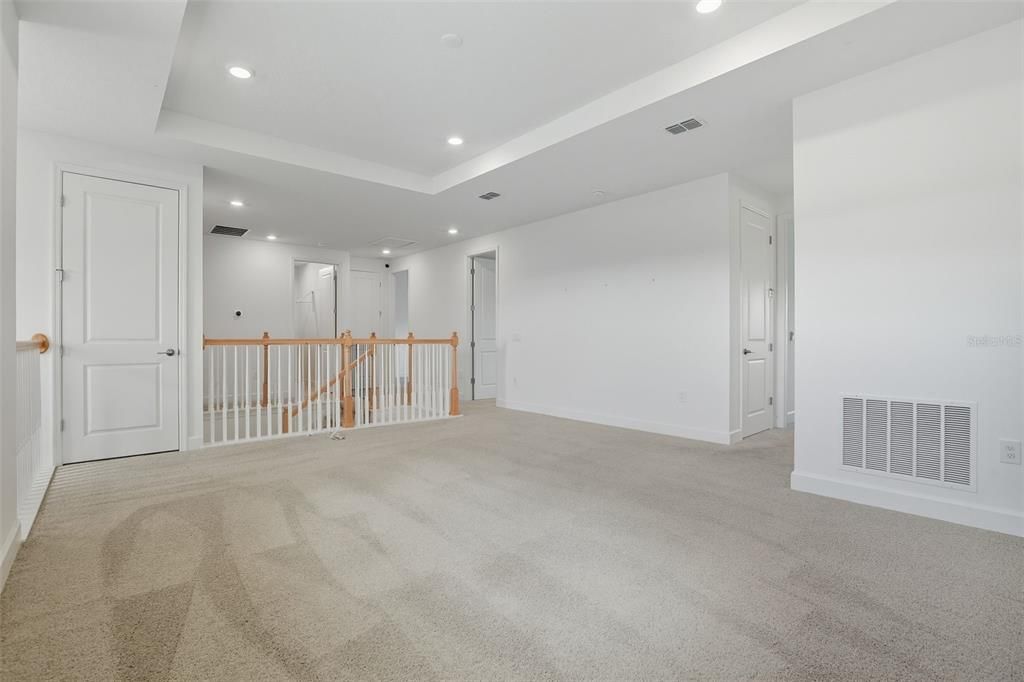 Под контрактом: $589,000 (4 спален, 3 ванн, 3436 Квадратных фут)