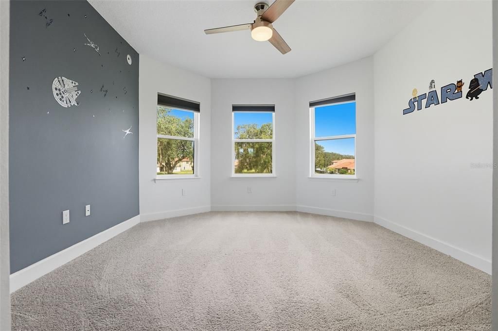 Под контрактом: $589,000 (4 спален, 3 ванн, 3436 Квадратных фут)