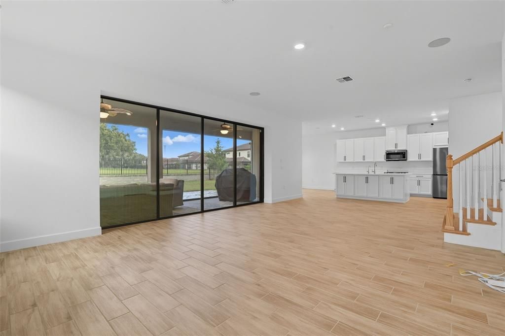 Под контрактом: $589,000 (4 спален, 3 ванн, 3436 Квадратных фут)