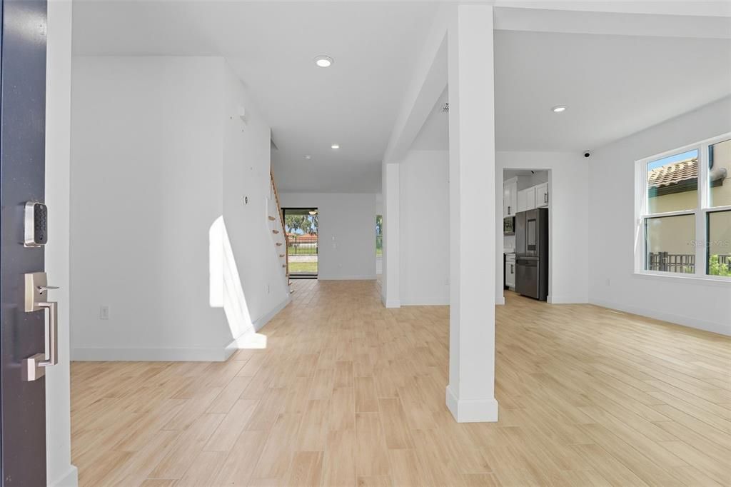 Под контрактом: $589,000 (4 спален, 3 ванн, 3436 Квадратных фут)