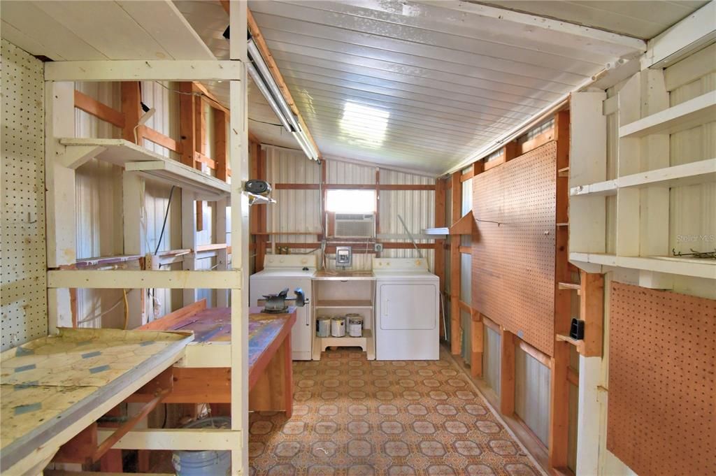 For Sale: $99,000 (2 beds, 2 baths, 1035 Square Feet)