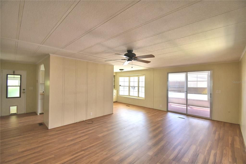 For Sale: $99,000 (2 beds, 2 baths, 1035 Square Feet)