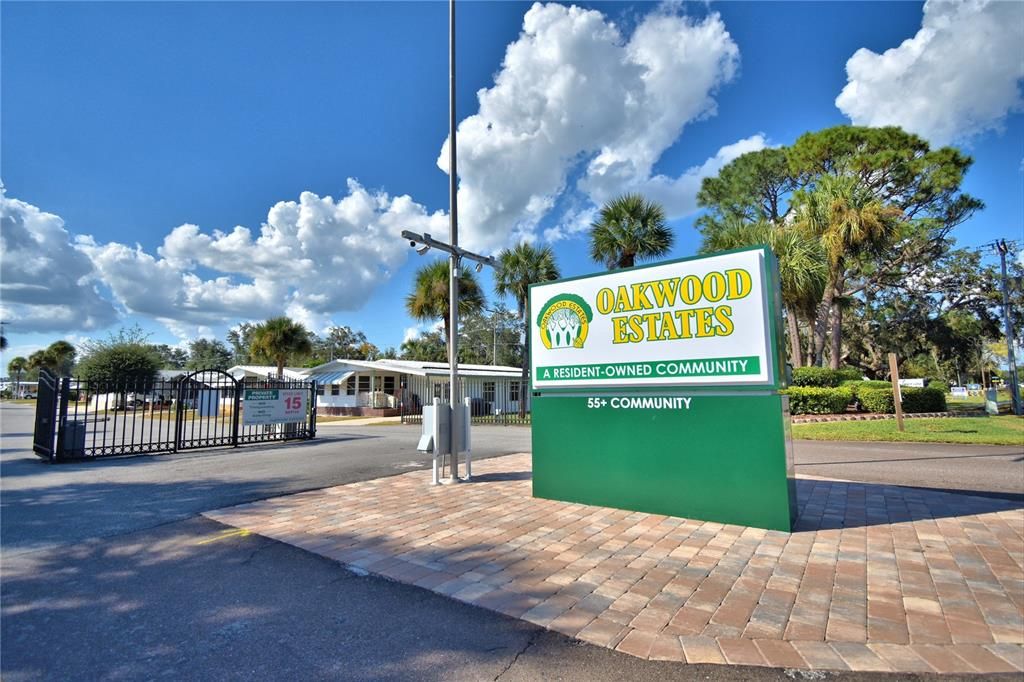 For Sale: $99,000 (2 beds, 2 baths, 1035 Square Feet)