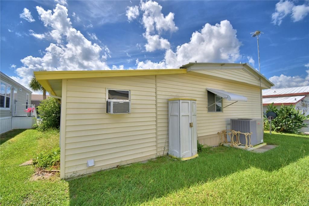 For Sale: $99,000 (2 beds, 2 baths, 1035 Square Feet)