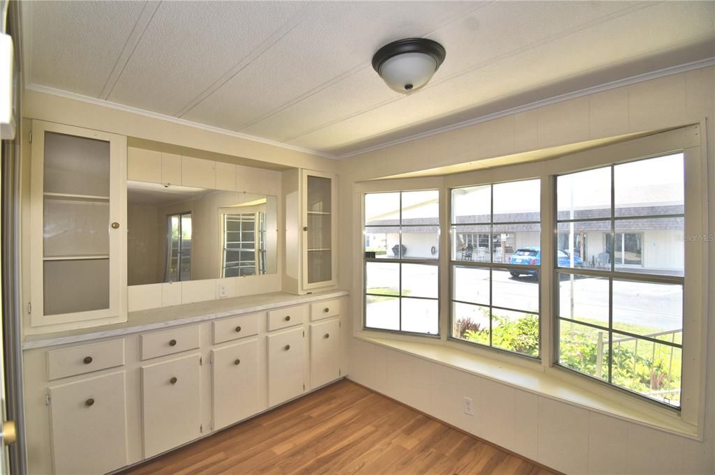 For Sale: $99,000 (2 beds, 2 baths, 1035 Square Feet)