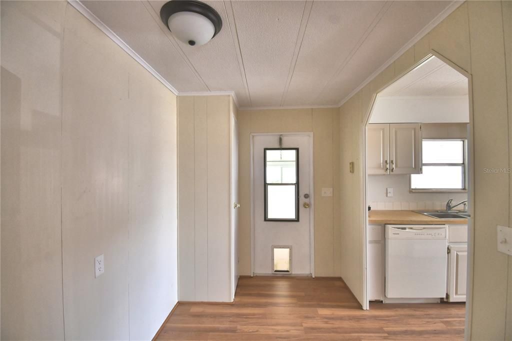 For Sale: $99,000 (2 beds, 2 baths, 1035 Square Feet)