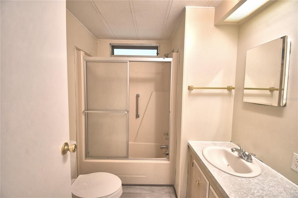 For Sale: $99,000 (2 beds, 2 baths, 1035 Square Feet)