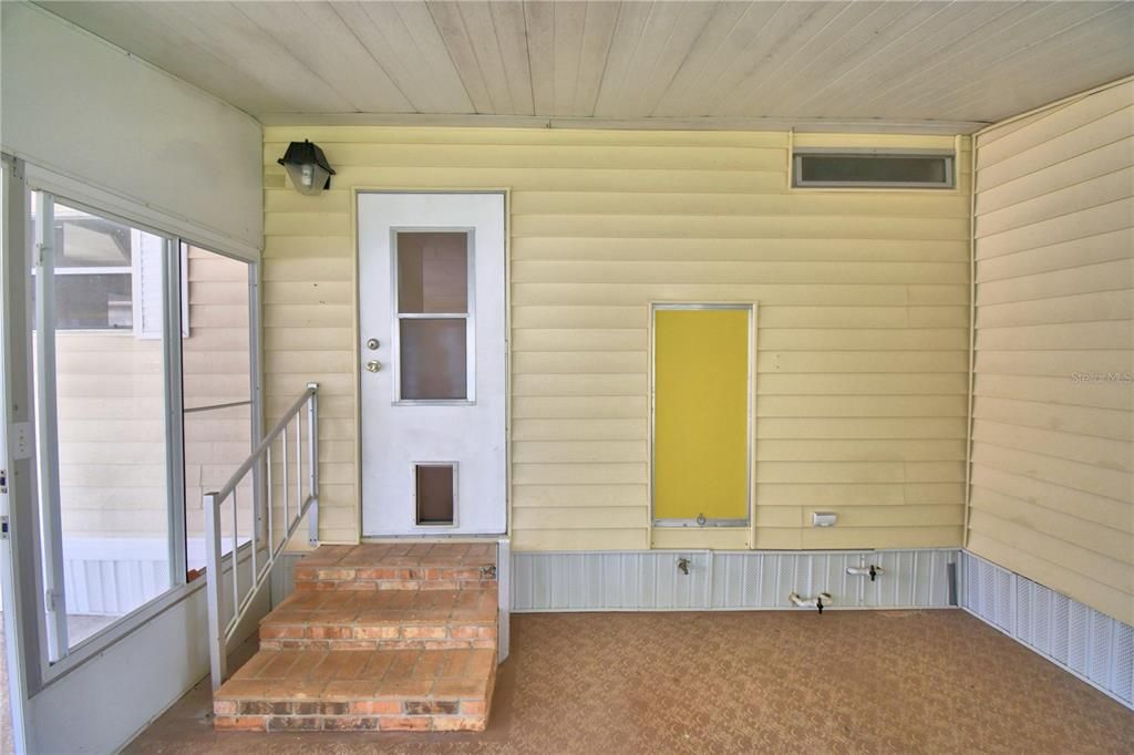 For Sale: $99,000 (2 beds, 2 baths, 1035 Square Feet)