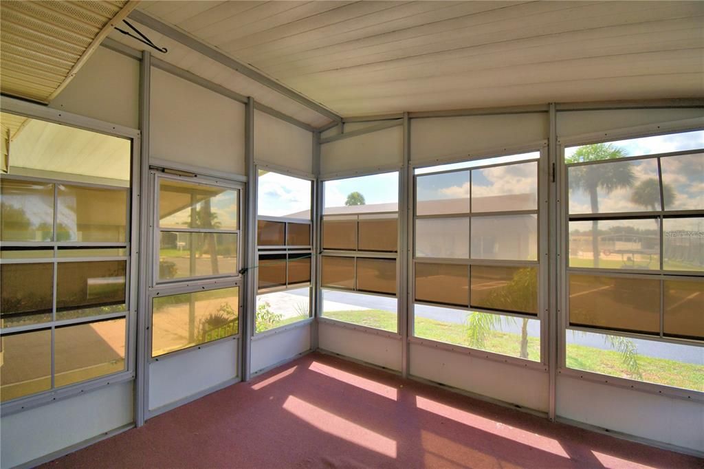 For Sale: $99,000 (2 beds, 2 baths, 1035 Square Feet)