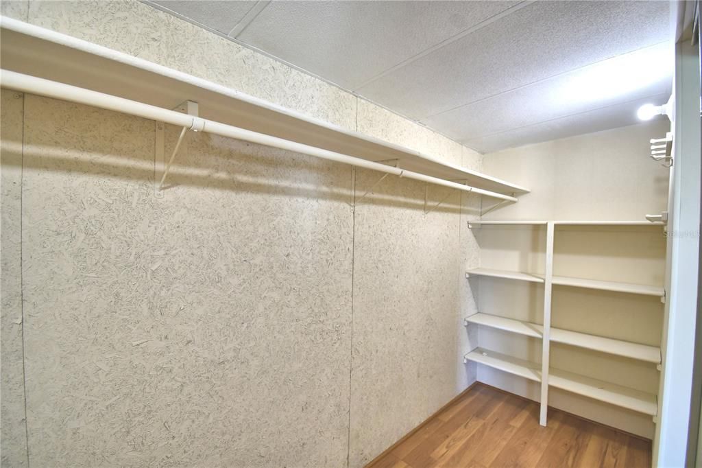 For Sale: $99,000 (2 beds, 2 baths, 1035 Square Feet)